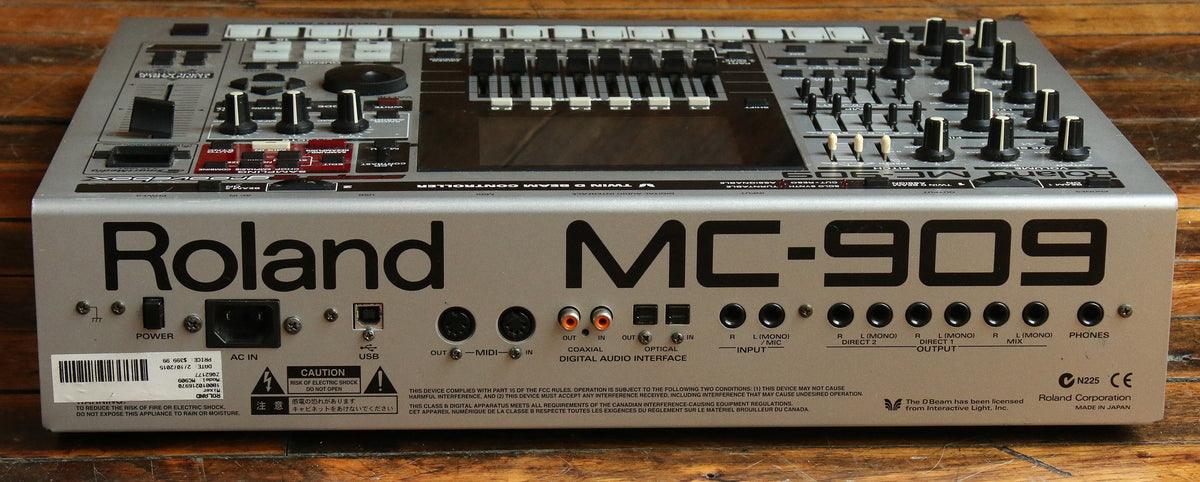 Roland MC-909 Sampling Groovebox